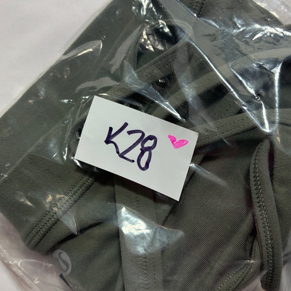 Lululemon sports bra size 6 - Picture 6 of 6